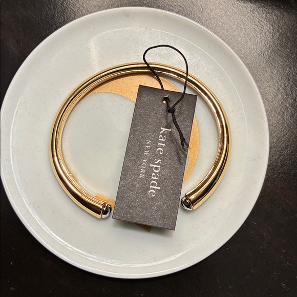 Sculpted Spade Cuff - Picture 2 of 5